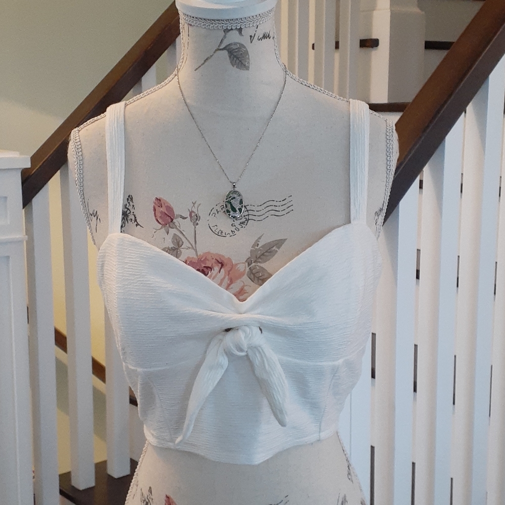 % Forever 21 white cropped front tie tank top